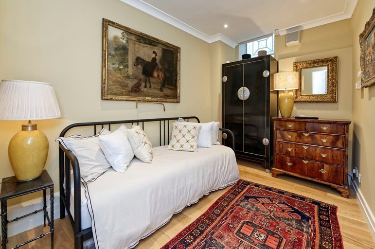 Bedroom 3, Gorgeous 4-bed House Near Museums & Hyde Park, London