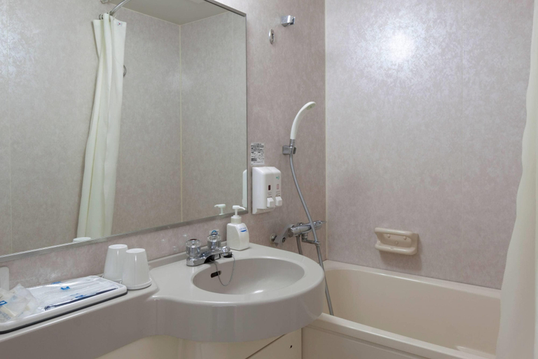 Bathroom 4, Comfort Hotel Tendo, Tendo