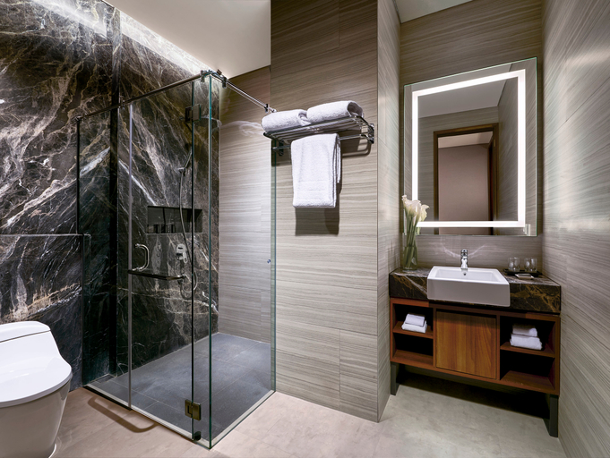 Bathroom 4, Oakwood Premier Cozmo, Jakarta Selatan