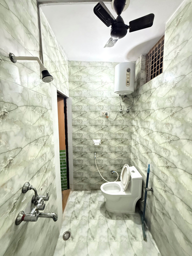 Bathroom 4, Anukampa Guest House, Agra