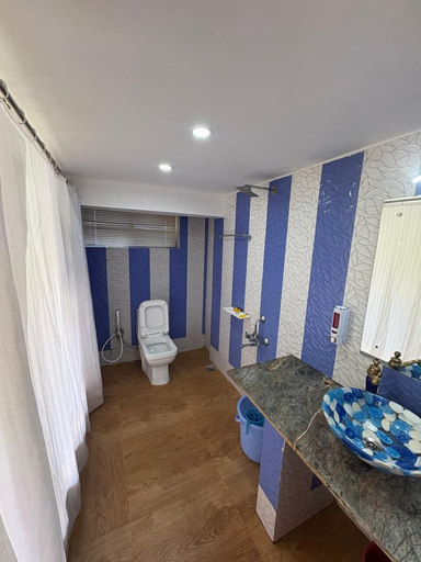 Bathroom 3, Rozana Retreat, The Nilgiris