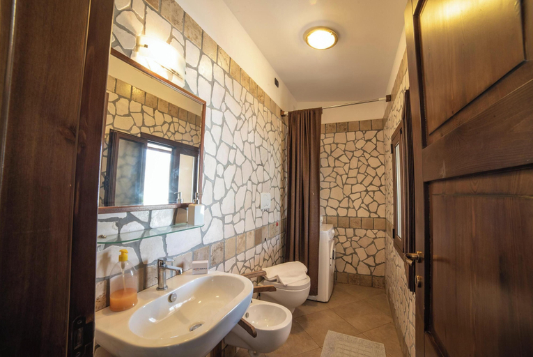 Bathroom 3, Masseria Illo Tempore, Lecce