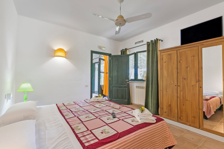 Room 2, Relaxing Family Podere Delle Rose Pool & Garden, Grosseto