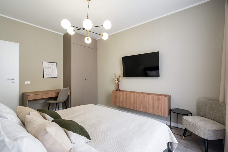 Room 5, Elegant & Bright 2BR - Steps From Old Town, Municipiul Bucuresti