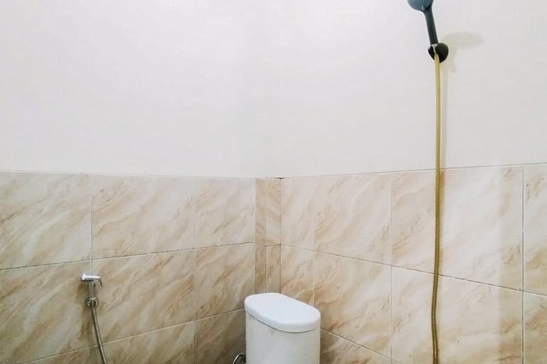 Bathroom 2, Turuo Homestay Syariah Pringsewu Lampung Mitra RedDoorz, Tanggamus