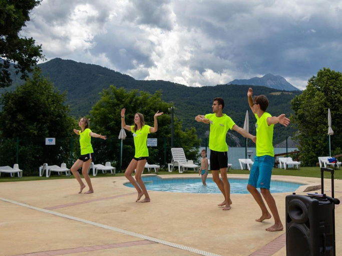 Pool 2, Cozy Group Stay With a Fireplace, Hautes-Alpes