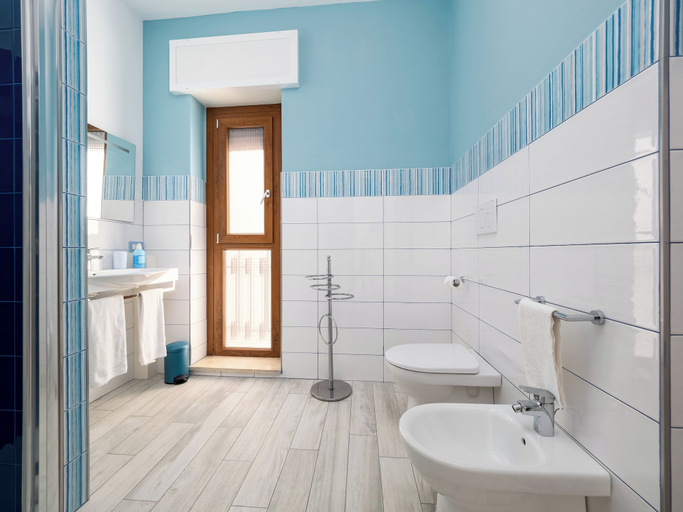 Bathroom 4, Zephiro, Napoli