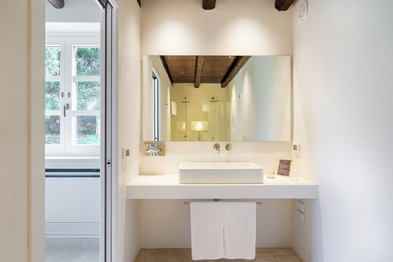Bathroom 5, Hotel Masseria degli Ulivi, Syracuse