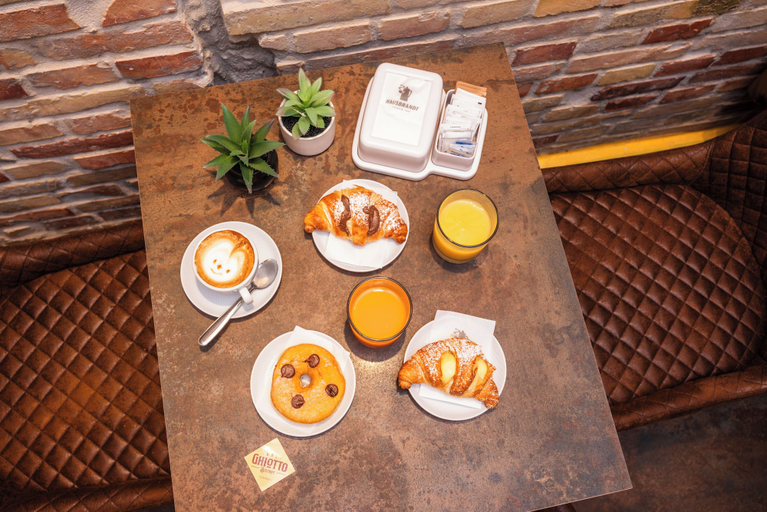Food & Drinks 5, Suebi Central - Deluxe Rooms & Family Suites, Campobasso