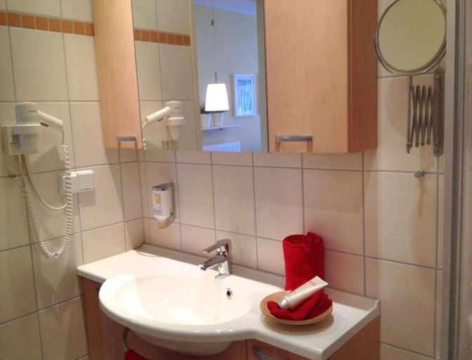 Bathroom, Elegant Eingerichtete Ferienwohnung, Mecklenburgische Seenplatte