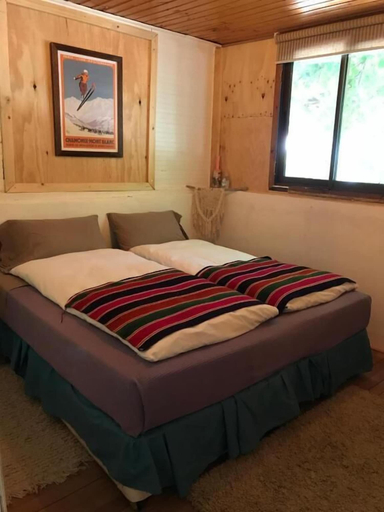 Room 2, Hostal Piolet, Cordillera