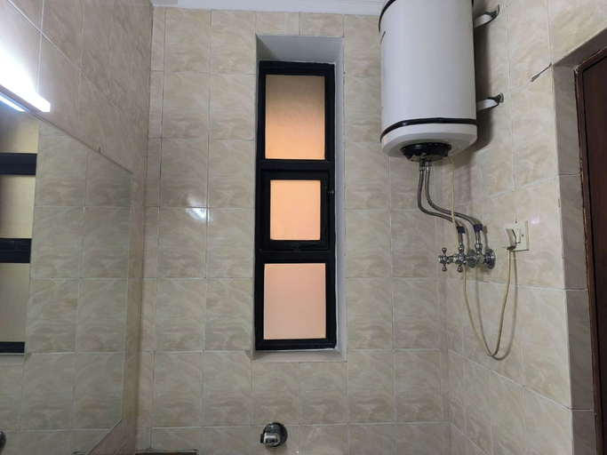 Bathroom 2, Metrolink Apartment & Suites-Green Park, Delhi