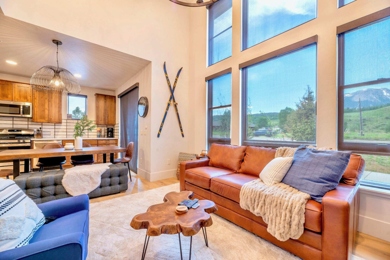 Interior 5, Upstay Lake Dillon Basecamp & Mountain Trails, Summit
