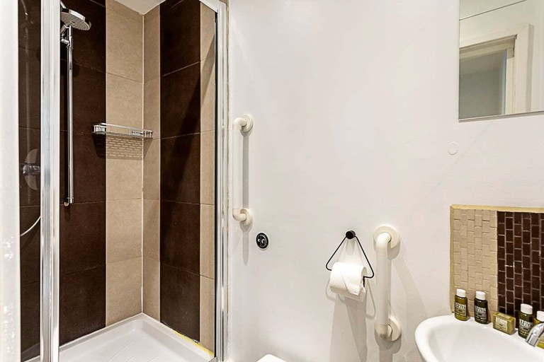 Bathroom 3, Elegant 3 bed Apartment in Earls Court, London