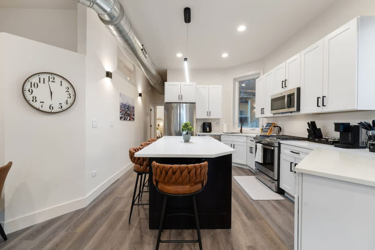 Room 3, Wicker Park Luxe 2BR 2BA Condo, Cook
