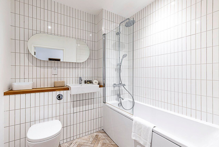 Bathroom 3, Chic Crystal Palace Flat with Balcony & Workspace, London