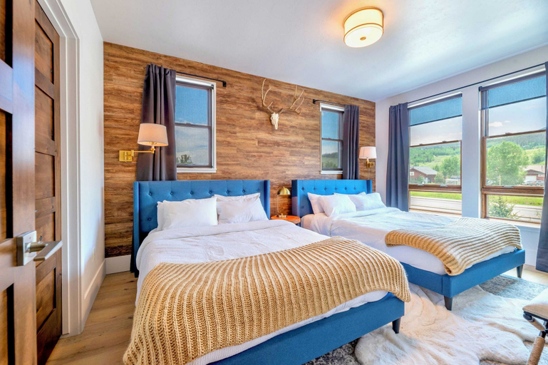 Interior 2, Upstay Lake Dillon Basecamp & Mountain Trails, Summit