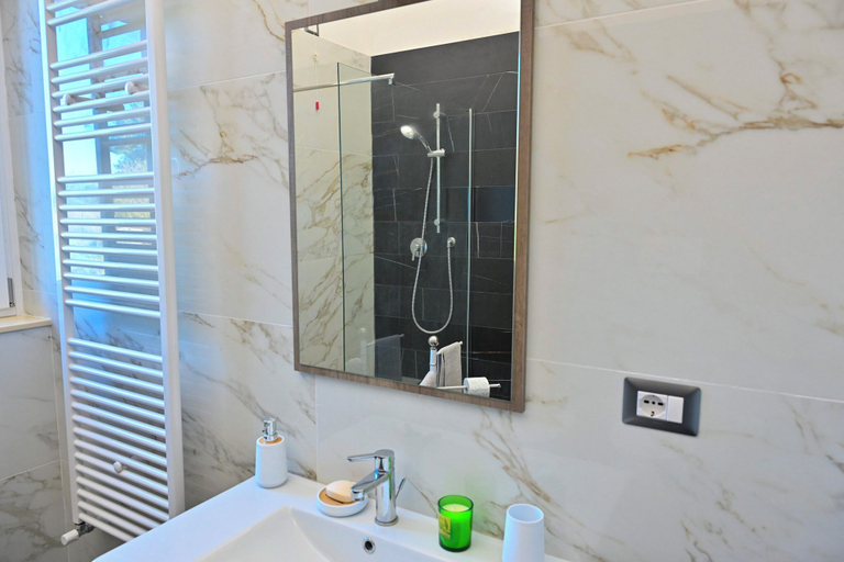 Bathroom 3, Villa Donato, Potenza