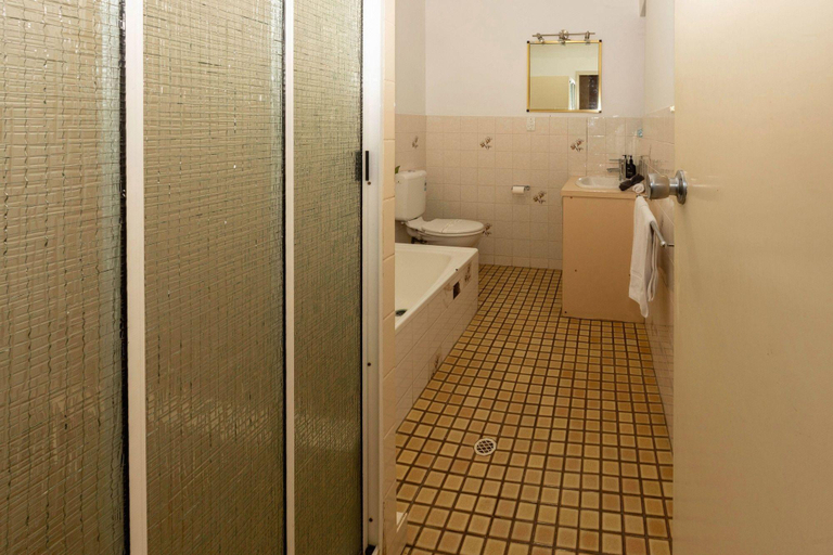 Bathroom 4, Mannum Motel, Mid Murray