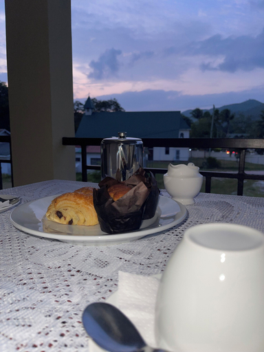 Food & Drinks 5, Yvon's Tropical Villa