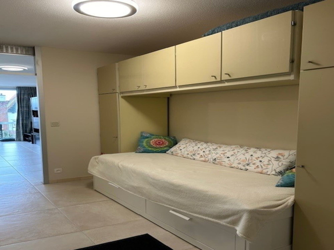 Room 4, Cozy Studio Near Center and Beach, West-Vlaanderen