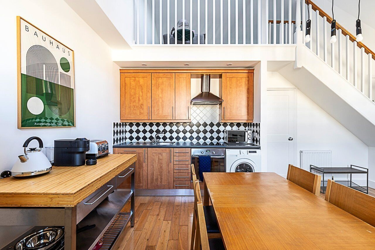 Others 5, Stylish Chelsea Flat With Luxe Comfort Charm, London