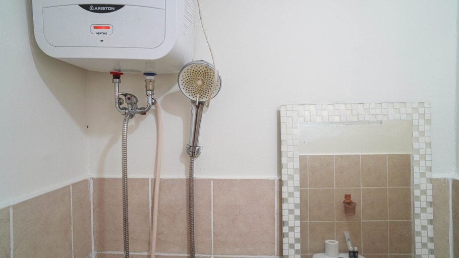 Bathroom 5, Delightful Studio at Apartment Green Bay Pluit By Travelio, Jakarta Utara