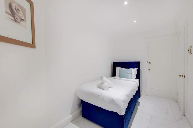 Room 3, Princess Court Residences, London
