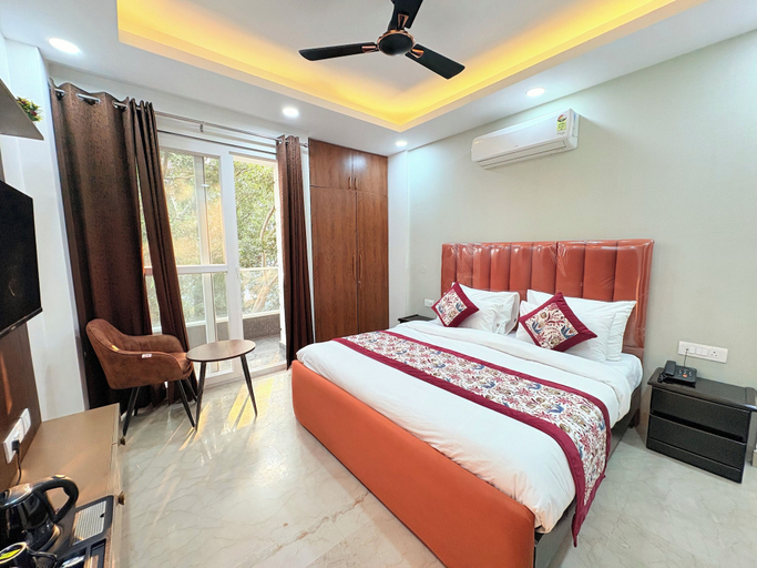 Room 3, The Nuvon Residency CR Park, Delhi