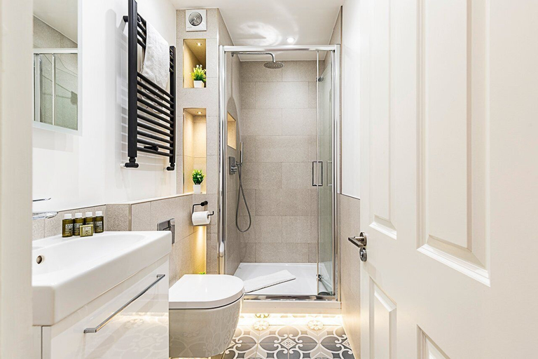Bathroom 4, Chic Garden Flat in Leafy Ealing, London