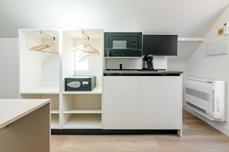 Room 2, Square Rooms by Charming, Madrid