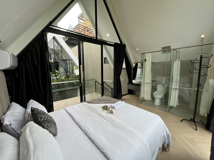 Bedroom 2, Villa Lembang 3 BR With Private Pool (Amethyst S-09), Bandung