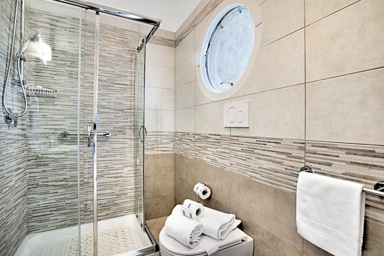 Bathroom 2, Villa 1 Sunset with Pool on Seashore, Lecce