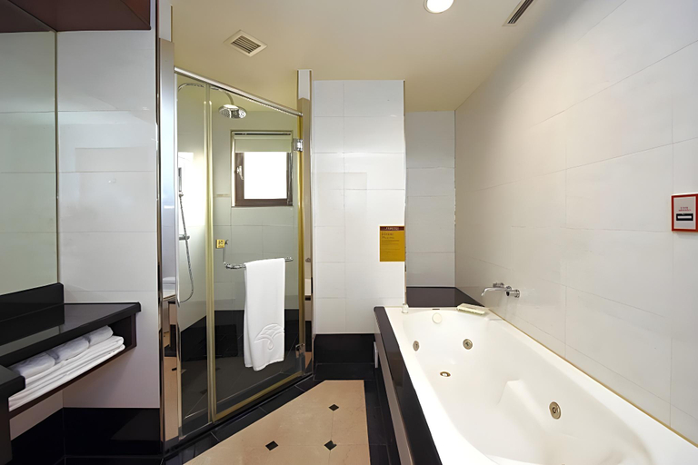 Bathroom 5, Fullon Hotel Taoyuan, Taoyuan
