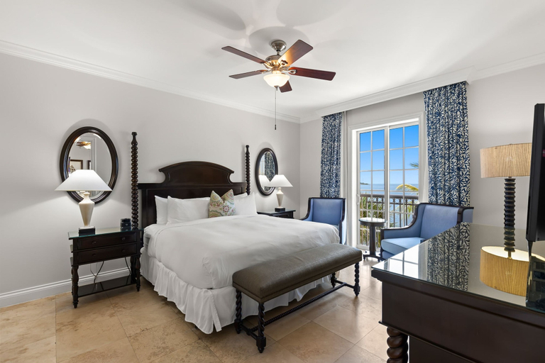 Room 2, Ocean Front 3BR Presidential Suite, Monroe