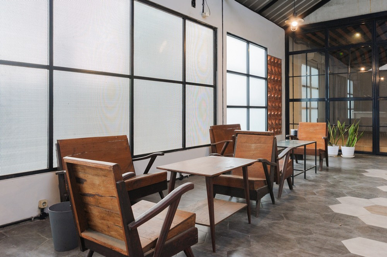 Food & Drinks, Urbanview Caverna Gandaria, South Jakarta