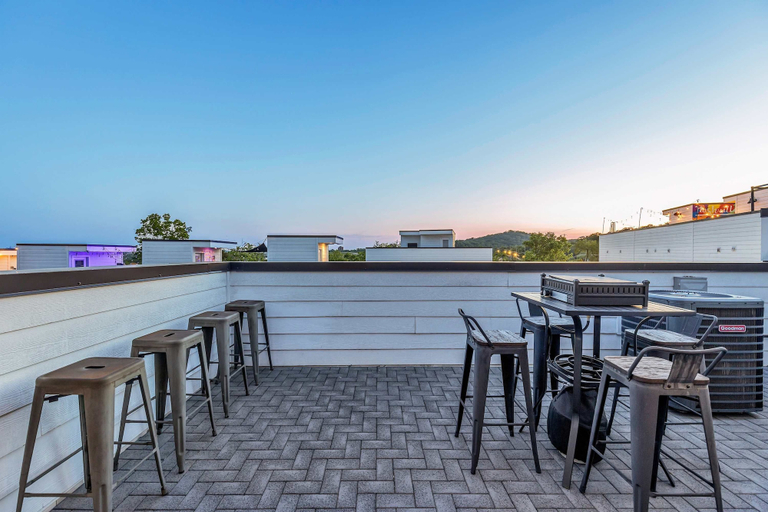Room 3, New Rooftop With City Views Game Room DT Nash, Davidson