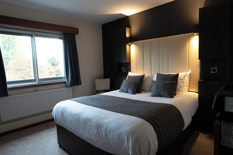 Bedroom 3, The Arden Hotel & Leisure Club, Solihull