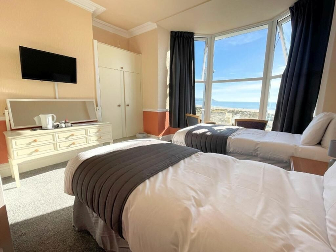 Bedroom 5, The Sandbanks, Gwynedd
