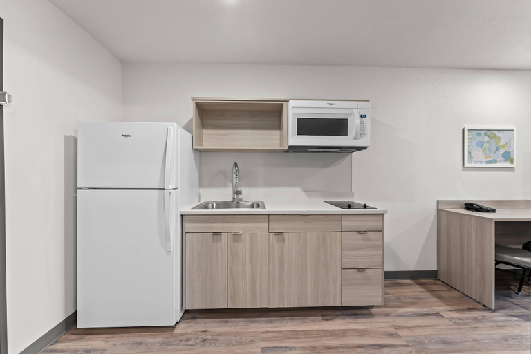 Private kitchen 4, Woodspring Suites Wilmington Riverfront, New Castle