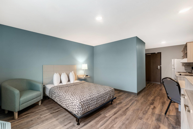 Room 5, Woodspring Suites Wilmington Riverfront, New Castle