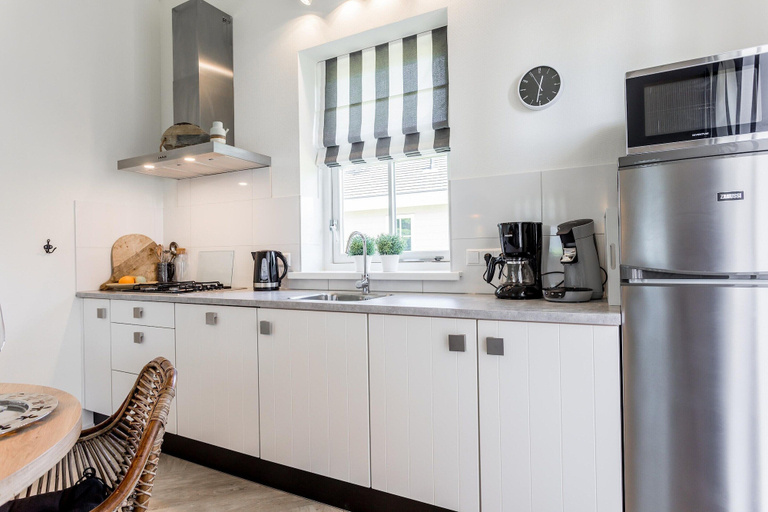 Private kitchen, Bungalow Near Dutch Coast & Forest, Noordwijk