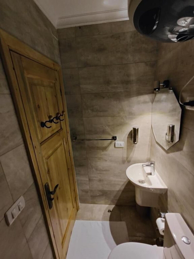 Bathroom 2, Champollion Palace Hotel, Qasr an-Nil