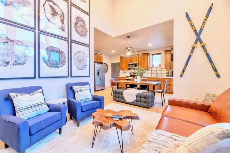 Interior 4, Upstay Lake Dillon Basecamp & Mountain Trails, Summit