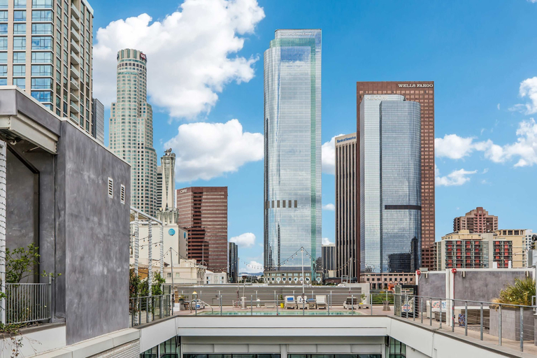Room 5, Stylish XL 2br/2ba At HWH by Oneluxstay, Los Angeles