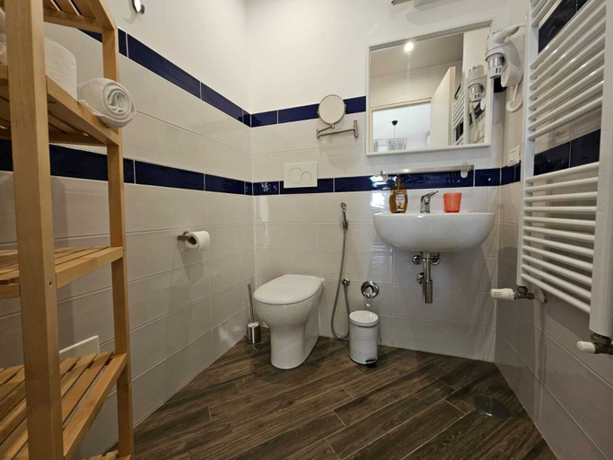 Bathroom 5, Guest House COLORS, Roma