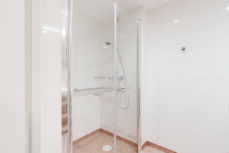 Bathroom 5, Quality Aparthotel Quiberon, Morbihan