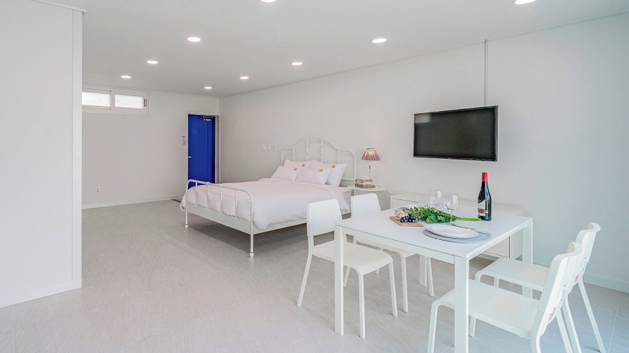 Others 5, Uni’s Ocean Pool Villa, Pohang