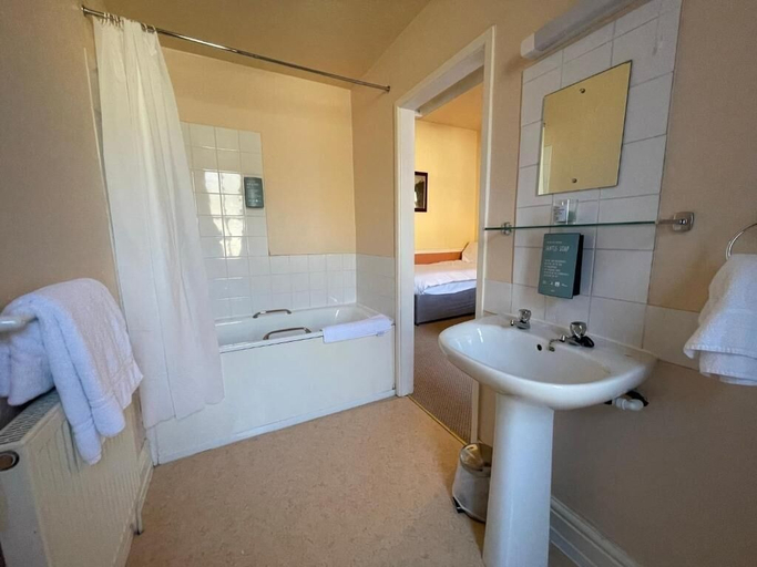 Bathroom 5, The Sandbanks, Gwynedd