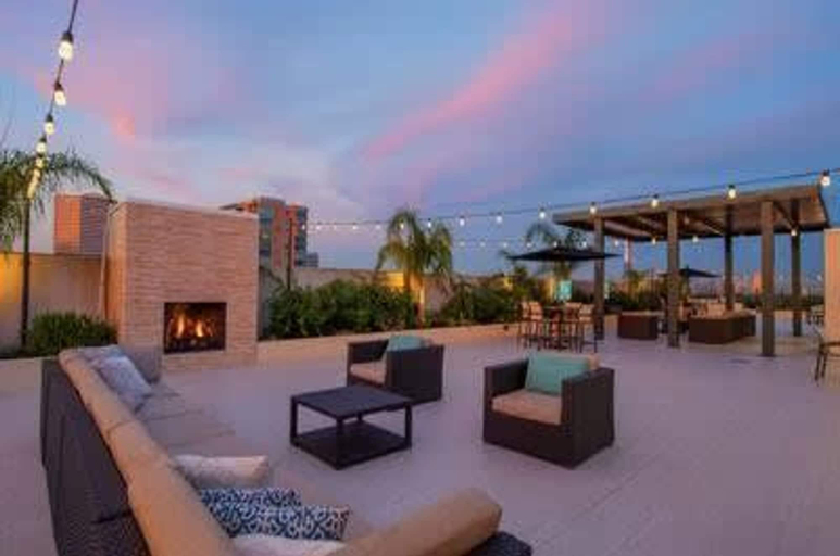 Room 2, Rose at the Millennium - Stylish 1 BR in Houston, Houston